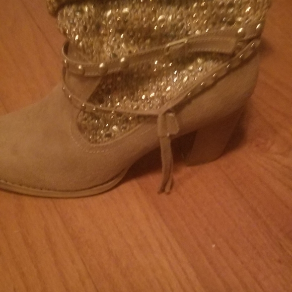 Brown Suede Rhinestones studded Ankle Boots With tassel - Picture 6 of 6